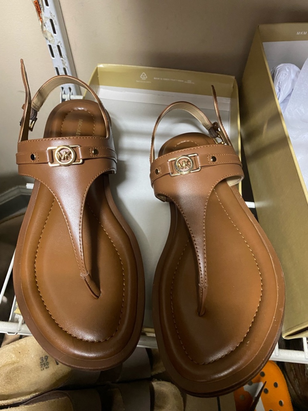 Michael Kors thong sandal - Picture 4 of 7